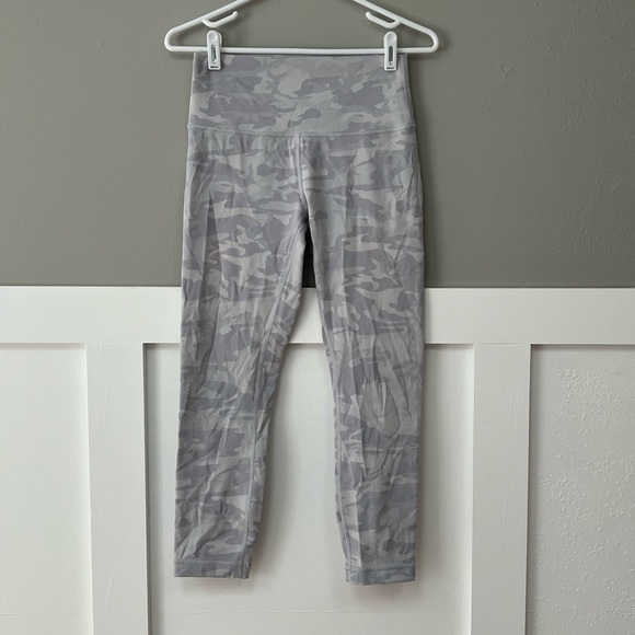Lululemon Wunder Under High-Rise Crop in Incognito Camo Jacquard - Picture 4 of 8